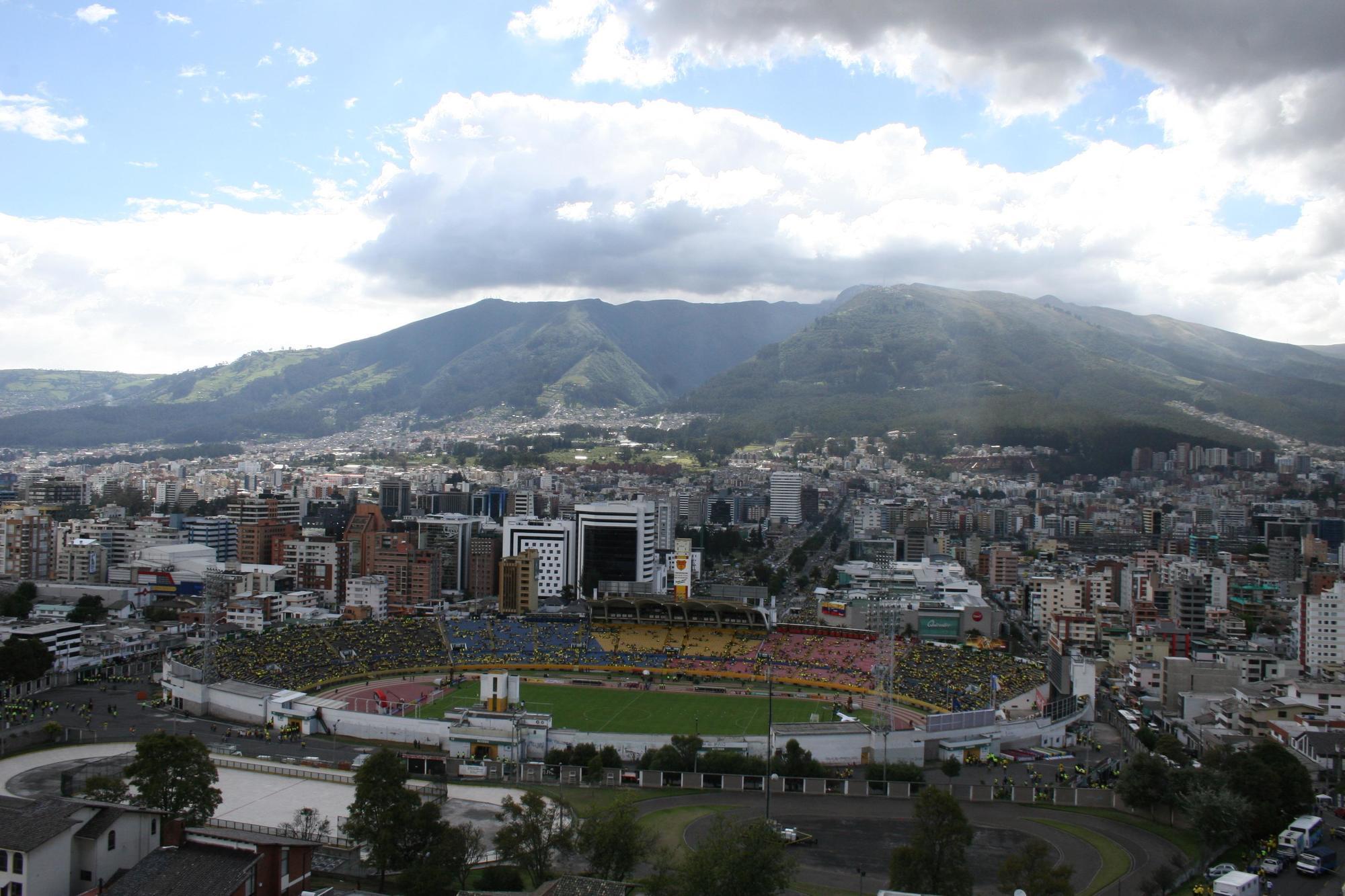 Stanford Suites Hotel Quito Exterior photo